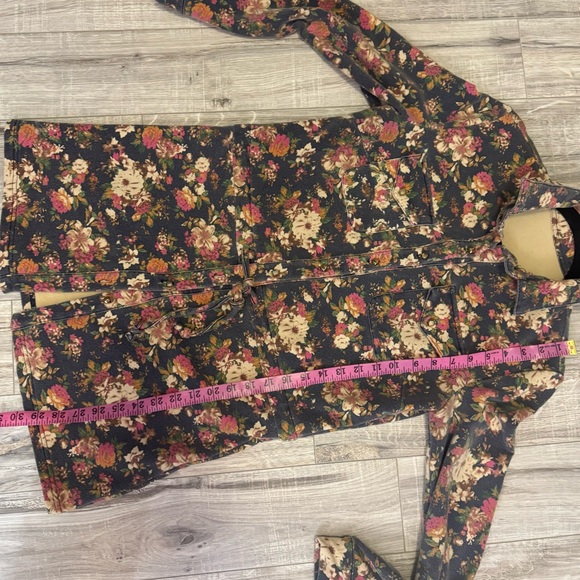 Floral jacket coat button up floral faded wash distressed gold buttons flowers - Picture 6 of 11